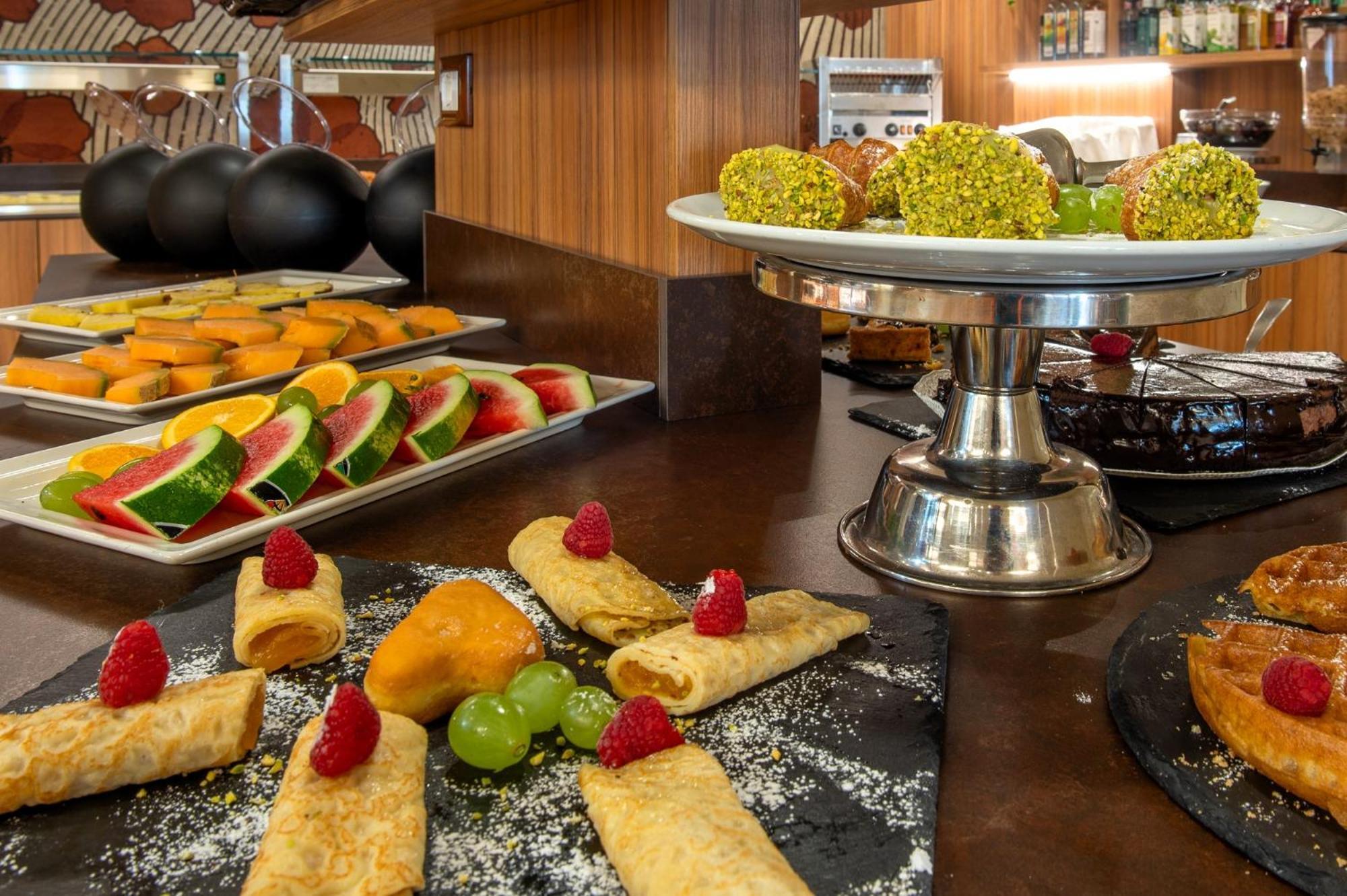 Hotel Argentina Градо Екстериор снимка